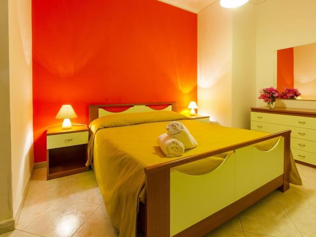 rooms-one-bedroom-with-kitchenette-and-patio