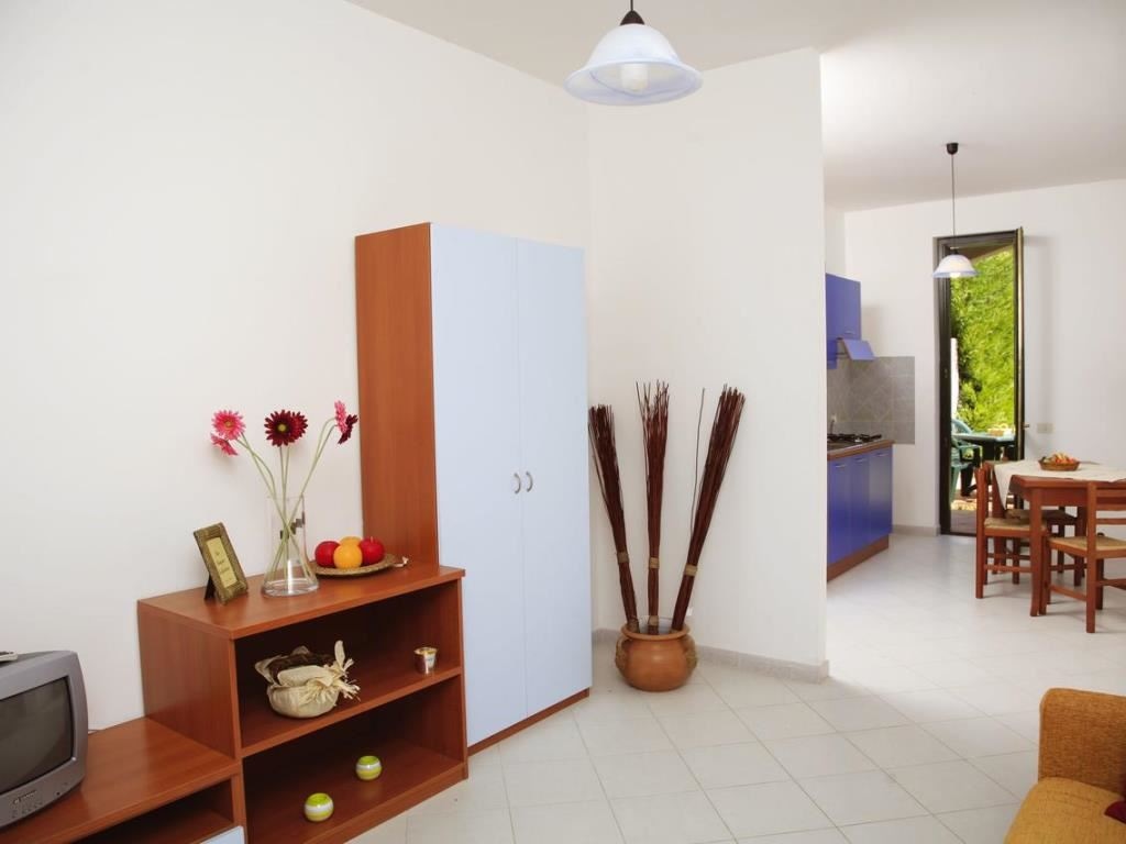 rooms-one-bedroom-with-kitchenette-and-patio
