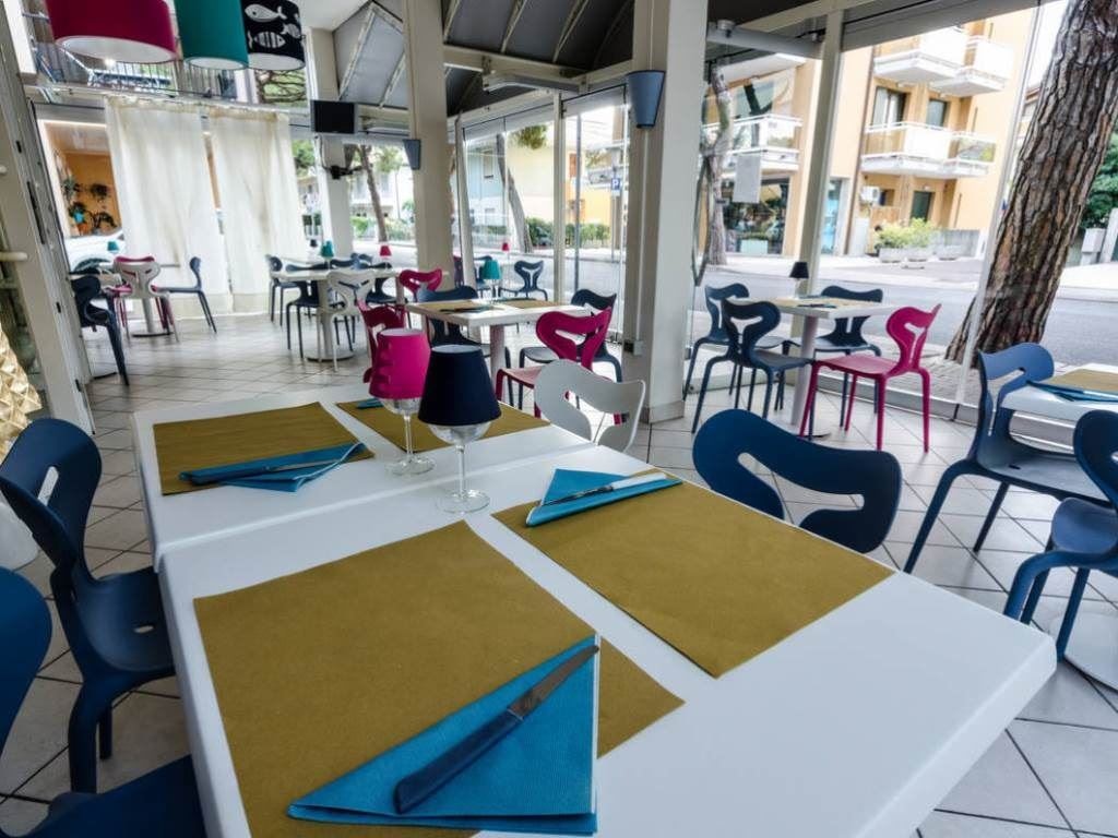 restaurants-restaurant