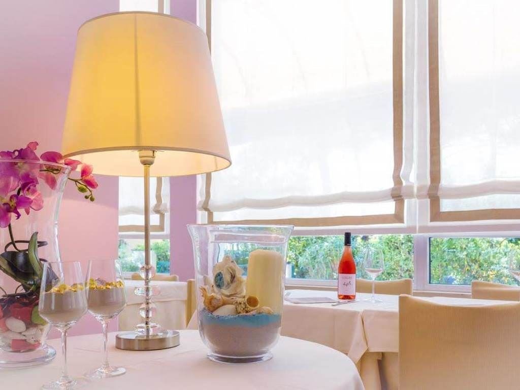 restaurants-restaurant