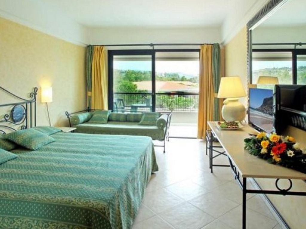 rooms-superior-room-garden-view-with-balcony-or-terrace