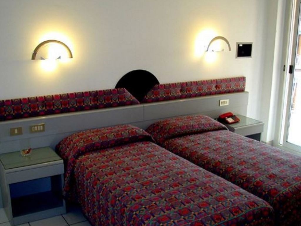 rooms-standard-room-with-balcony