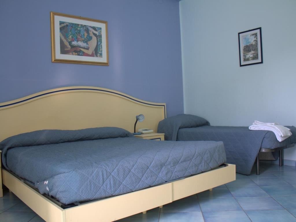 rooms-superior-room-lateral-sea-view-with-balcony-or-terrace