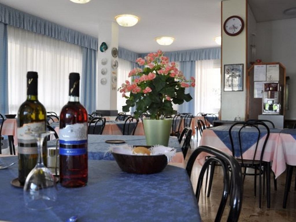 restaurants-restaurant