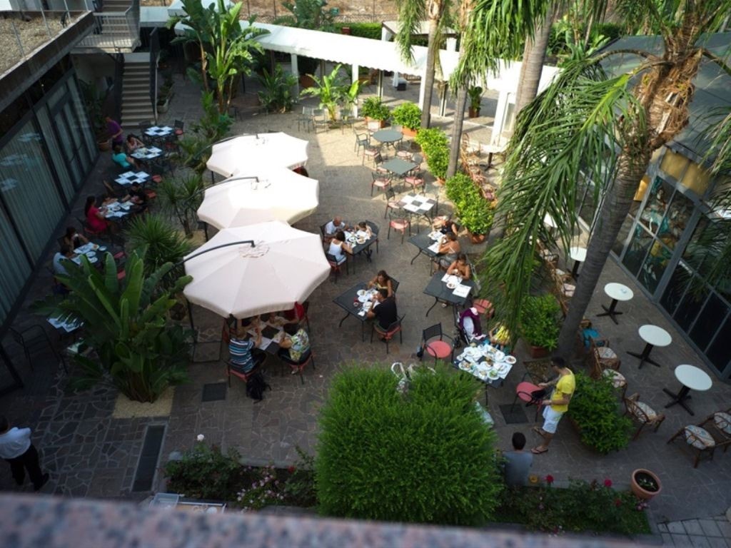 restaurants-restaurant