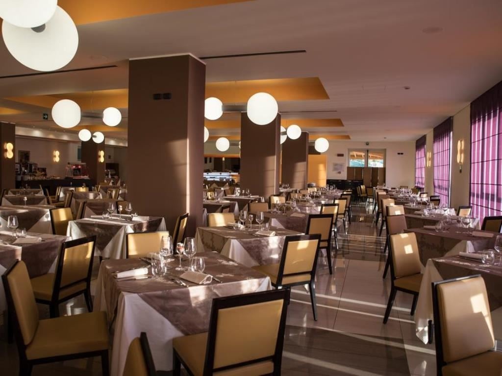 restaurants-restaurant