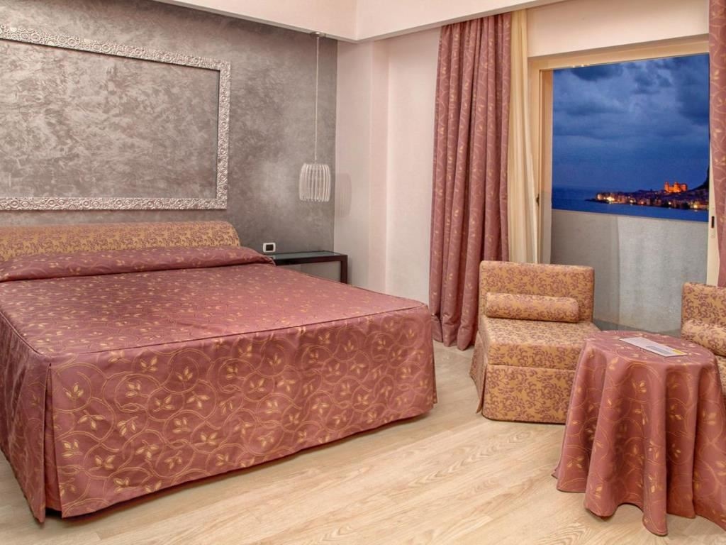 rooms-sea-view-room-with-balcony-double-single-use