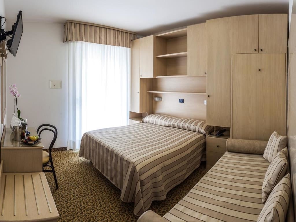 rooms-standard-room-balcony