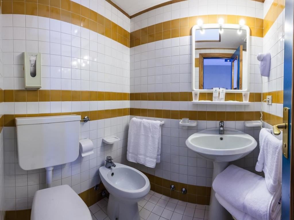 rooms-standard-room-balcony