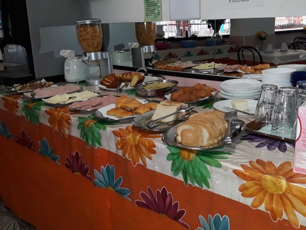 restaurants-restaurant