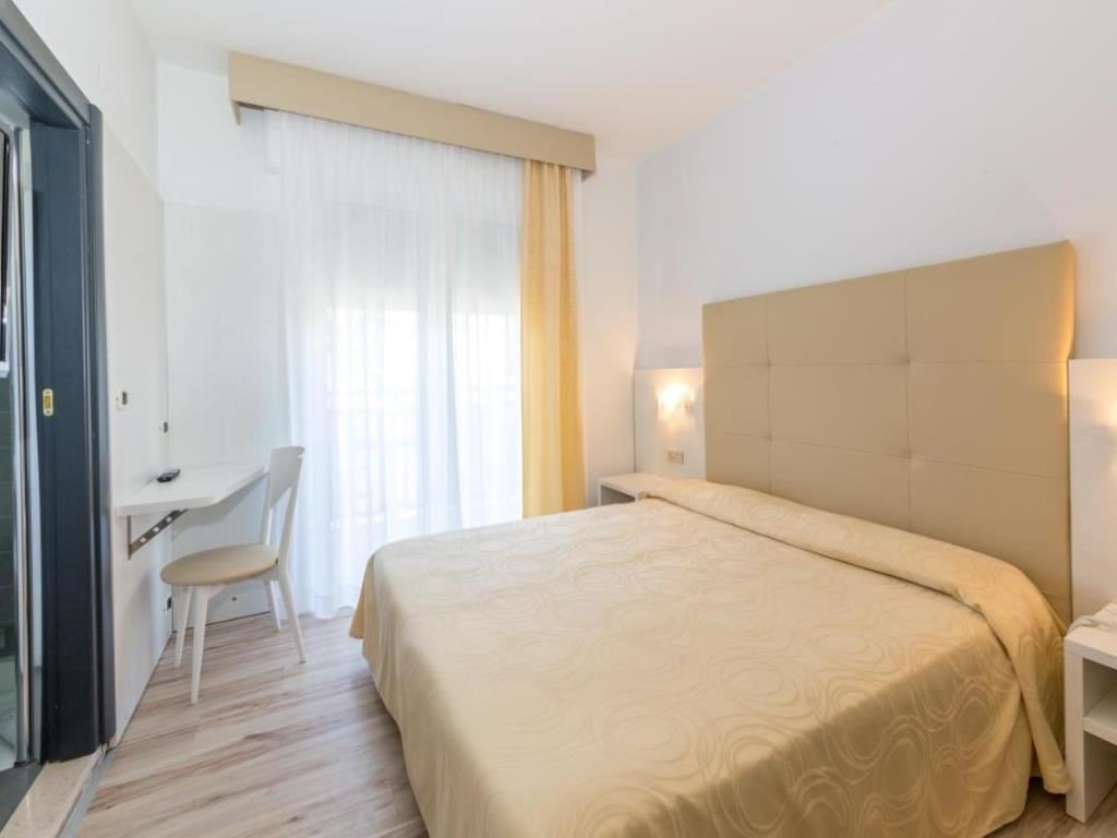 rooms-standard-room-balcony