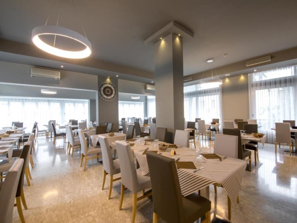 restaurants-restaurant