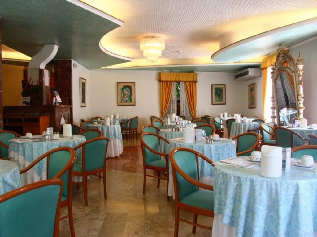 restaurants-restaurant