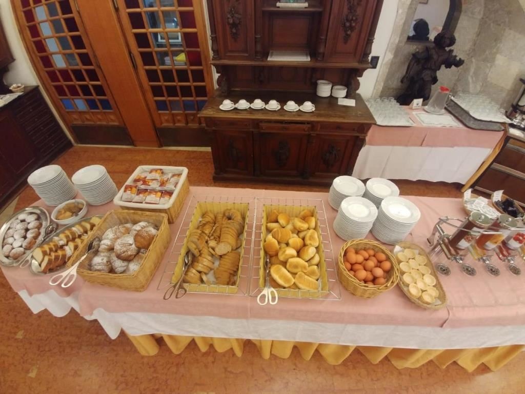 restaurants-restaurant