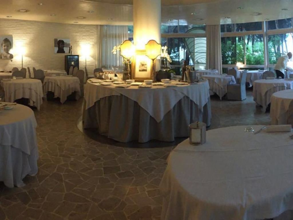 restaurants-restaurant