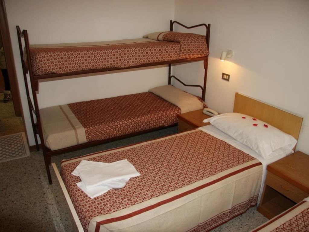 rooms-standard-room-with-balcony