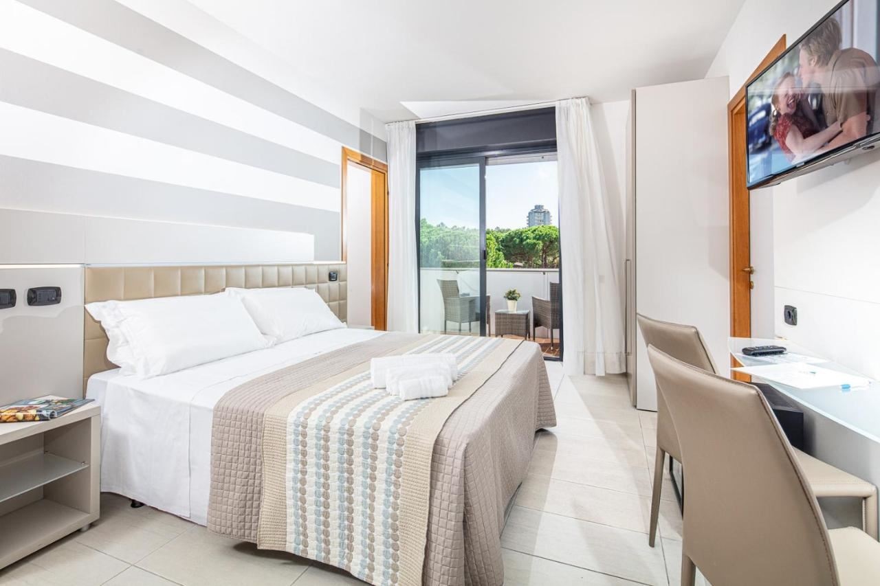 rooms-superior-room-balcony