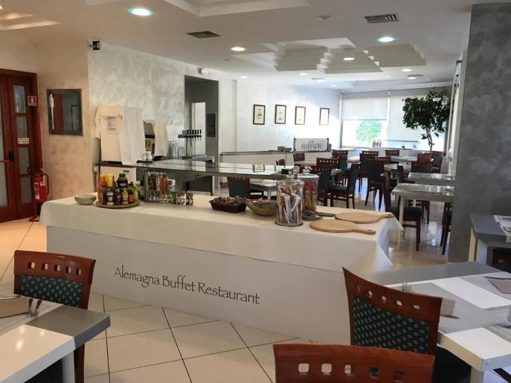 restaurants-restaurant