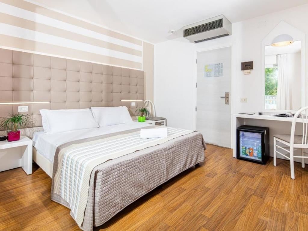 rooms-comfort-room-balcony