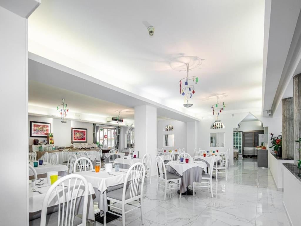 restaurants-restaurant