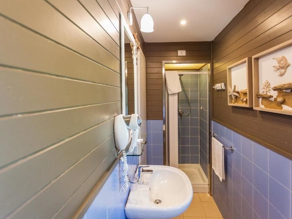 rooms-family-one-bedroom-garden-view-with-patio