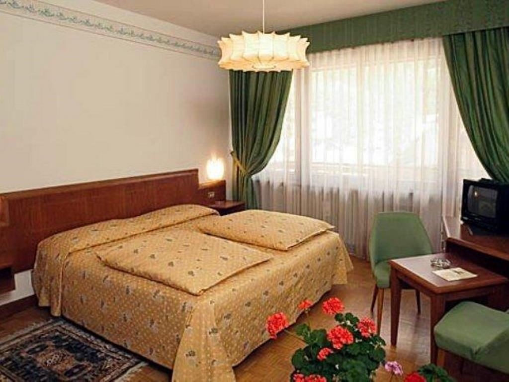 rooms-standard-room-4-pax