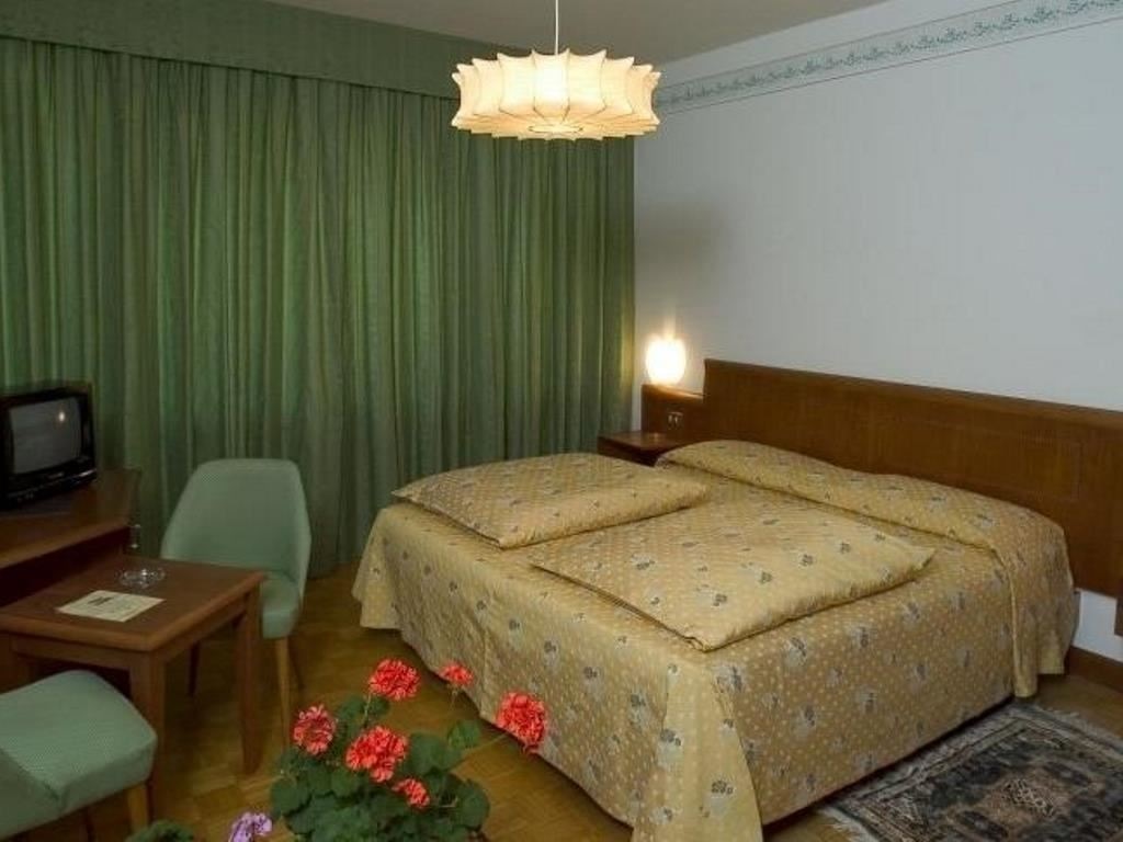 rooms-standard-room-double-single-use