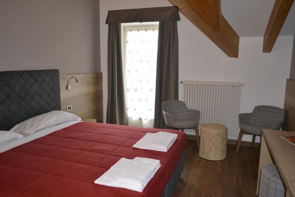 rooms-comfort-double-room-with-balcony