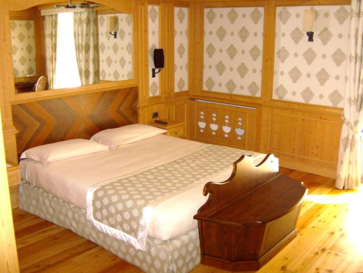 rooms-superior-room-with-balcony