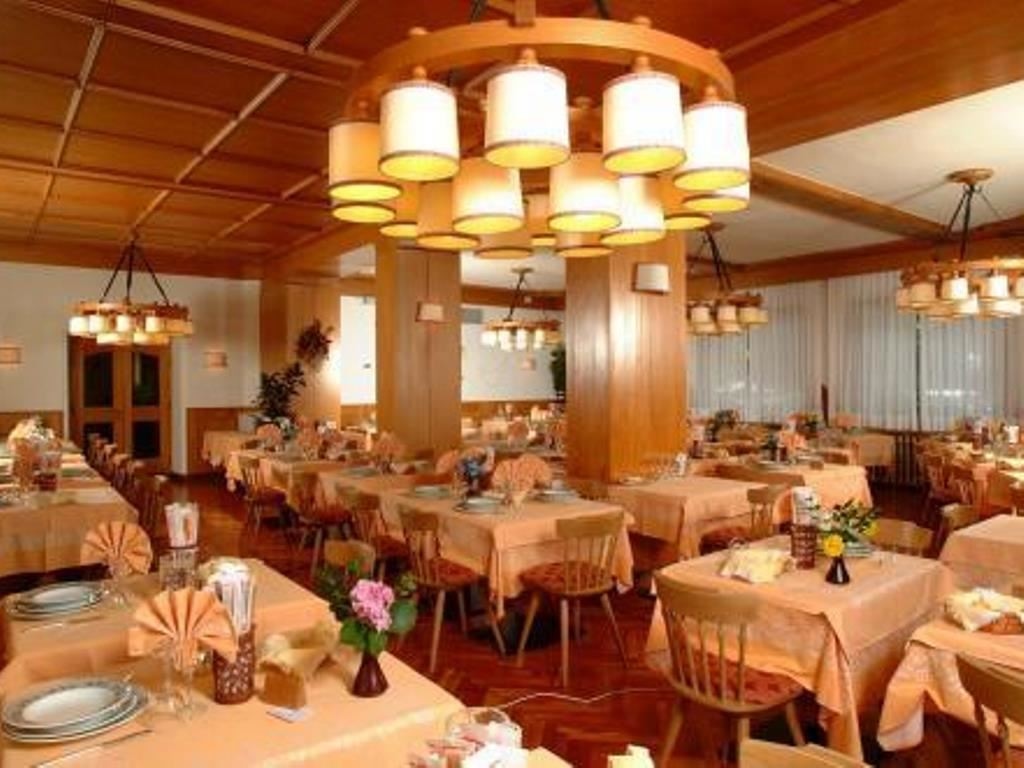 restaurants-restaurant