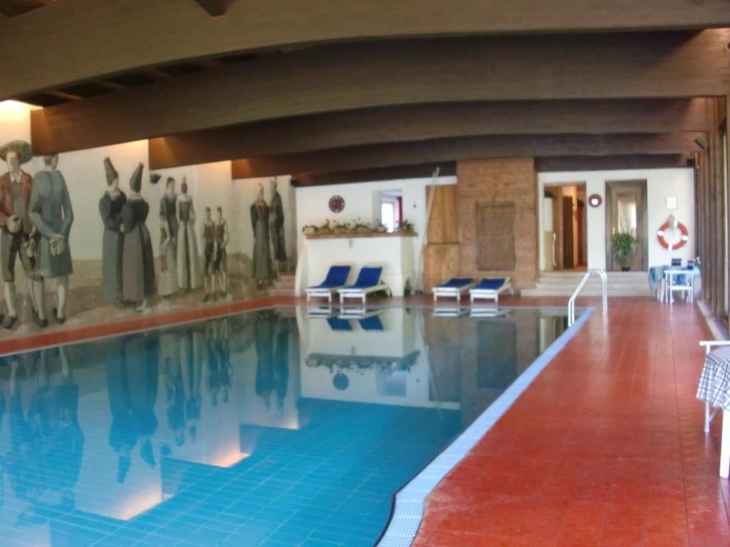 pools-indoor-pool