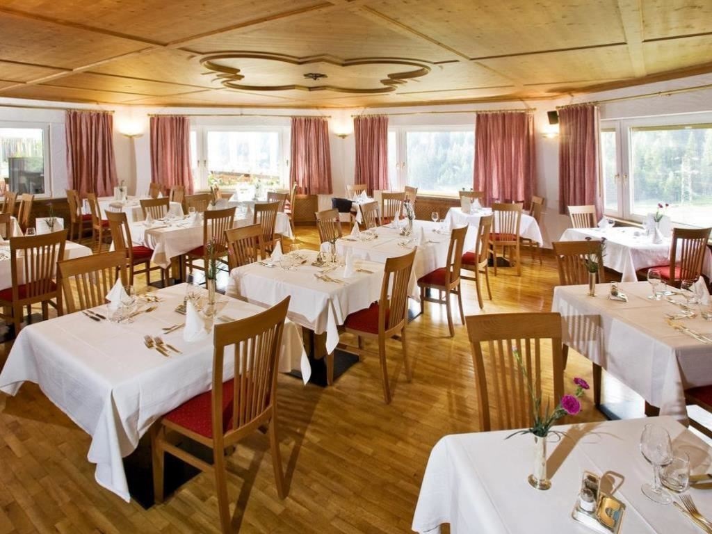 restaurants-restaurant