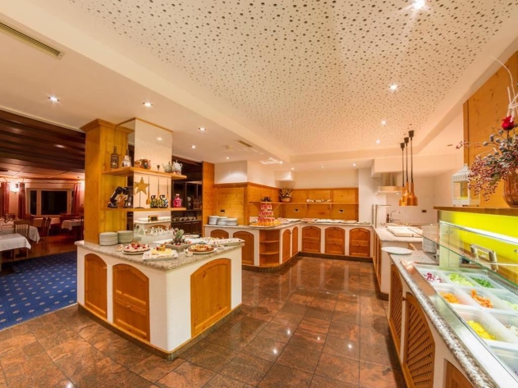 restaurants-restaurant