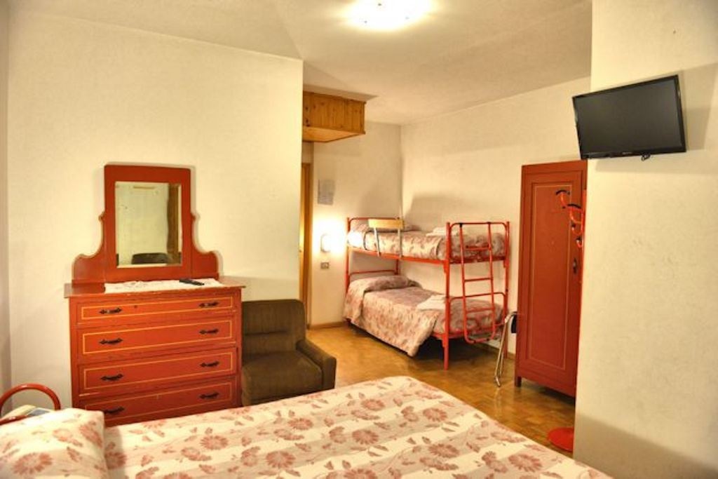 rooms-standard-double-room-4-pax