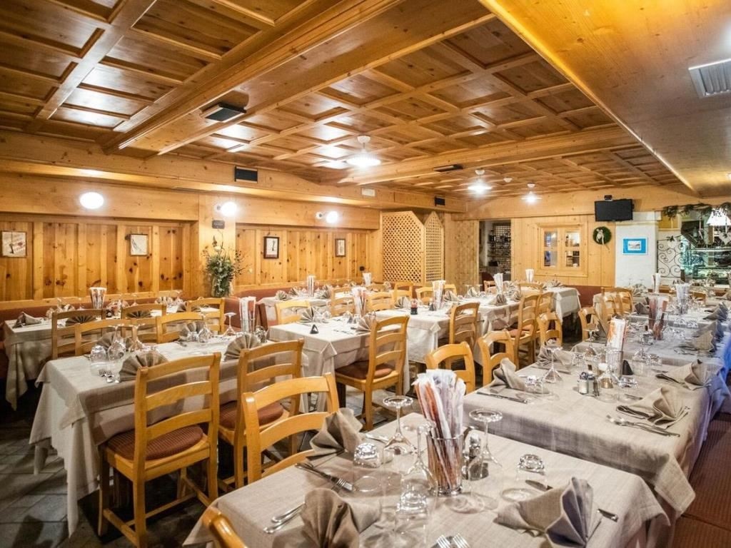 restaurants-restaurant