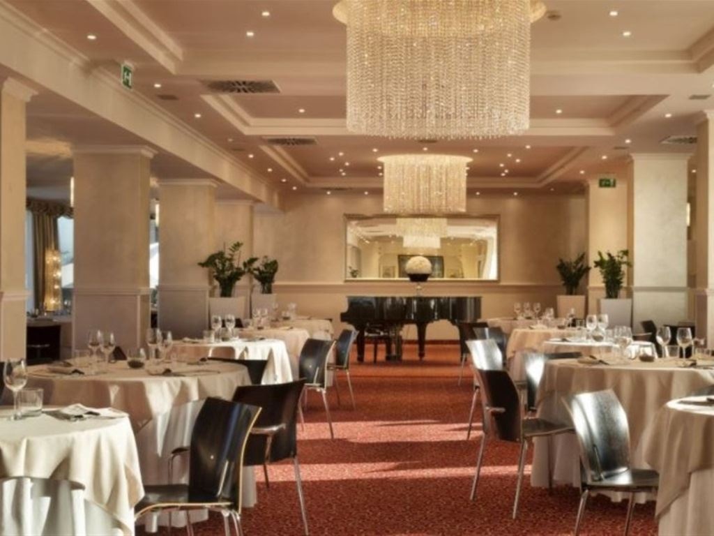 restaurants-restaurant