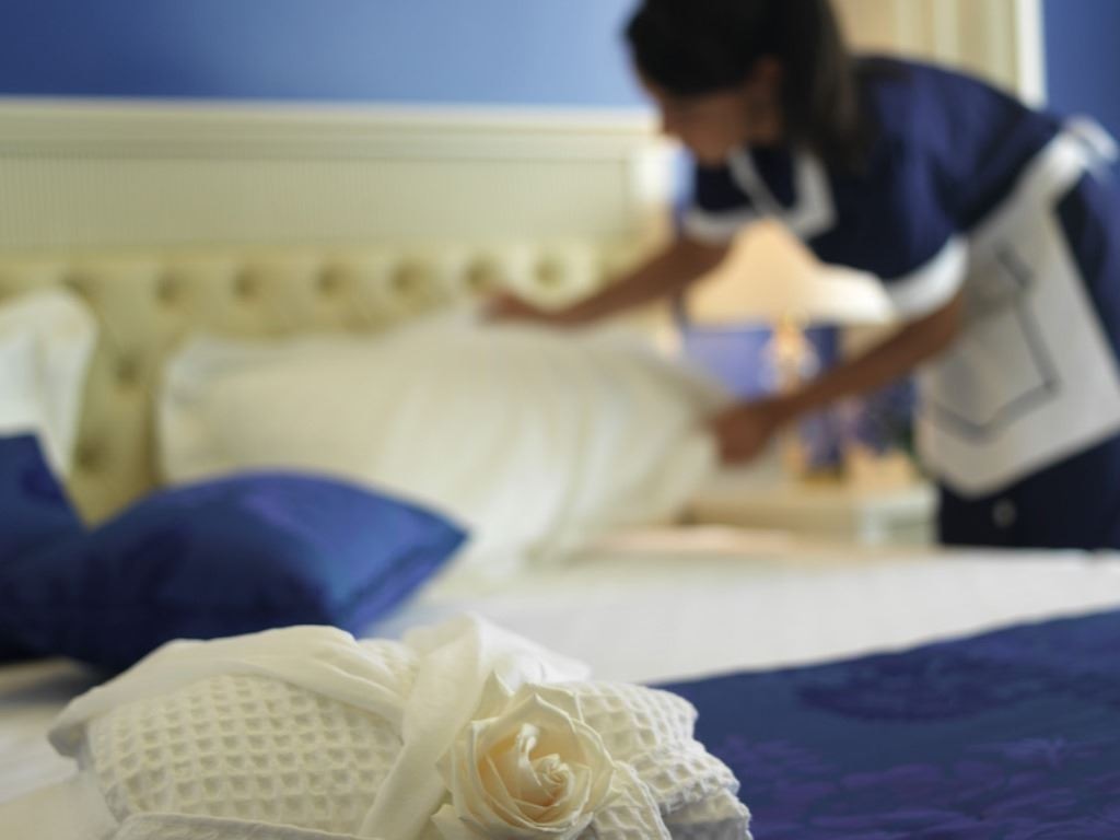 rooms-superior-room-lateral-sea-view-with-balcony