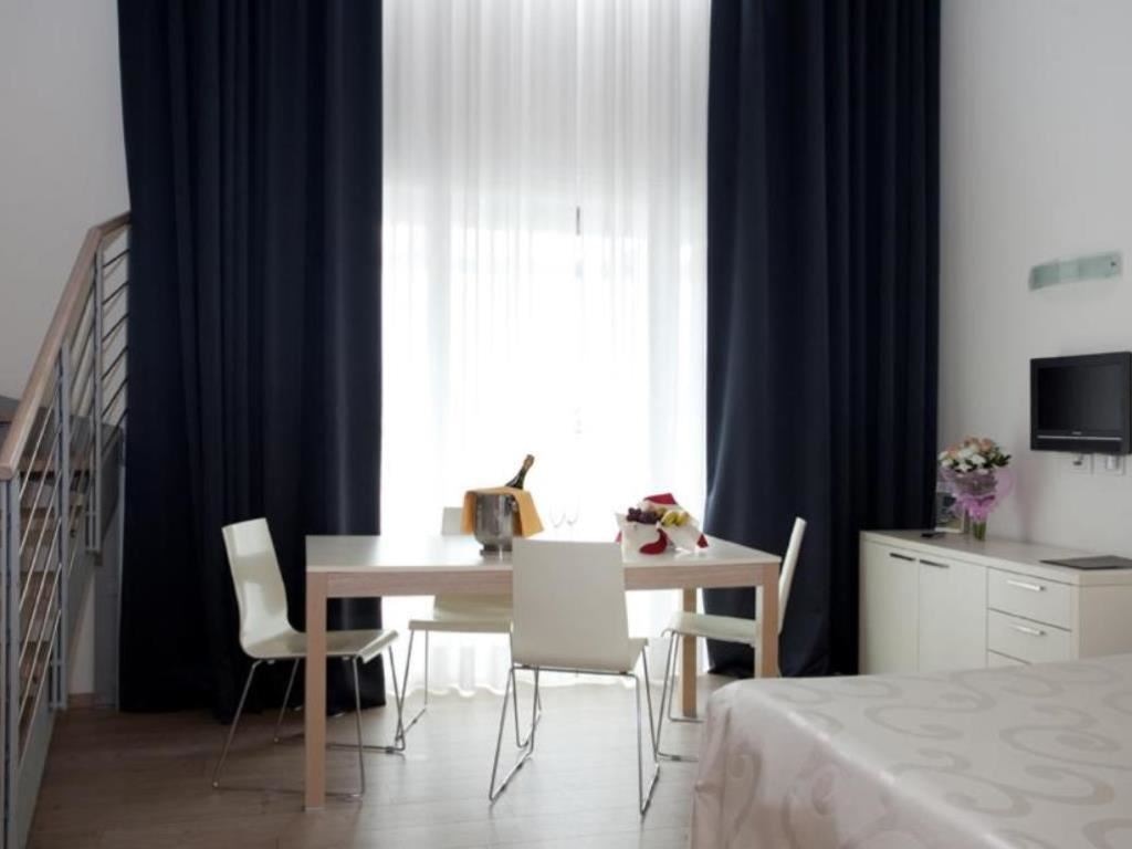 rooms-studio-superior-with-balcony