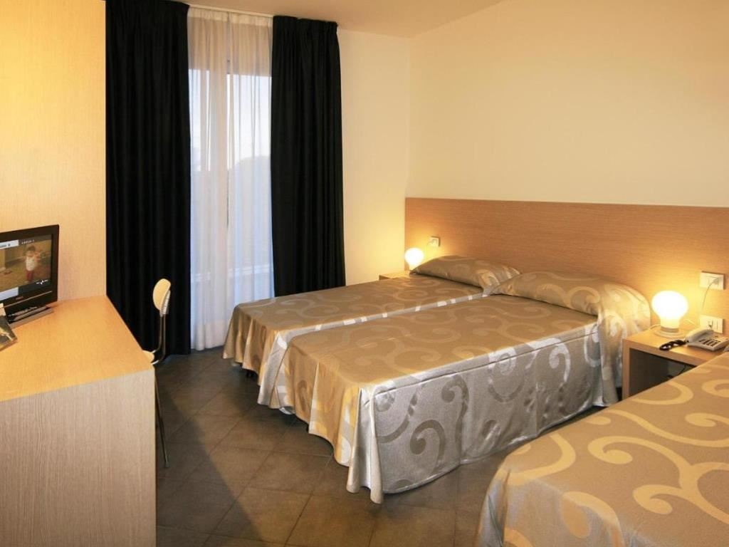 rooms-apartment-with-terrace