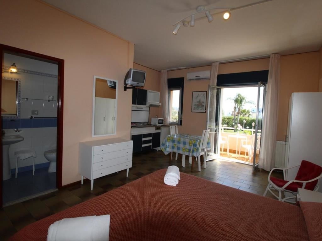 rooms-studio-3-pax-with-balcony-or-patio