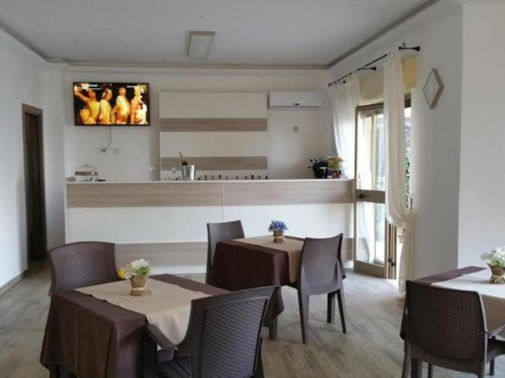 restaurants-restaurant