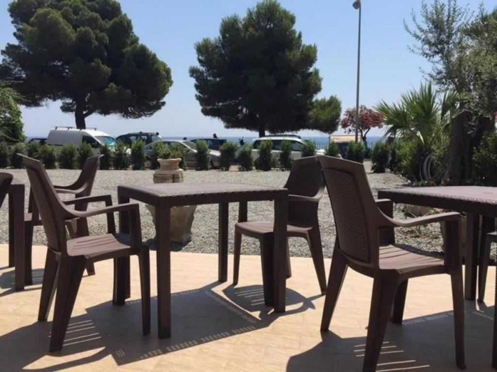 restaurants-restaurant