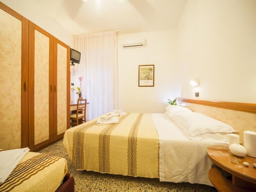 rooms-standard-room-with-balcony