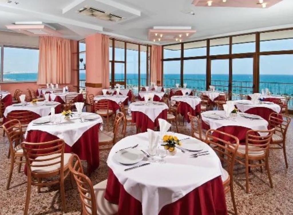 restaurants-restaurant