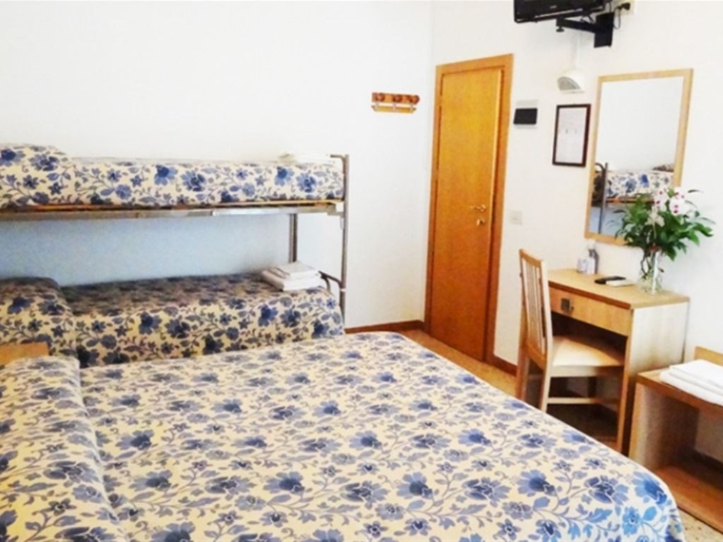 rooms-standard-room-with-balcony