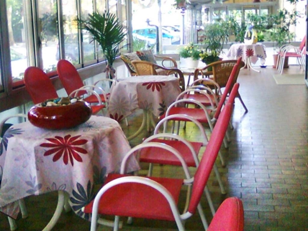 restaurants-restaurant