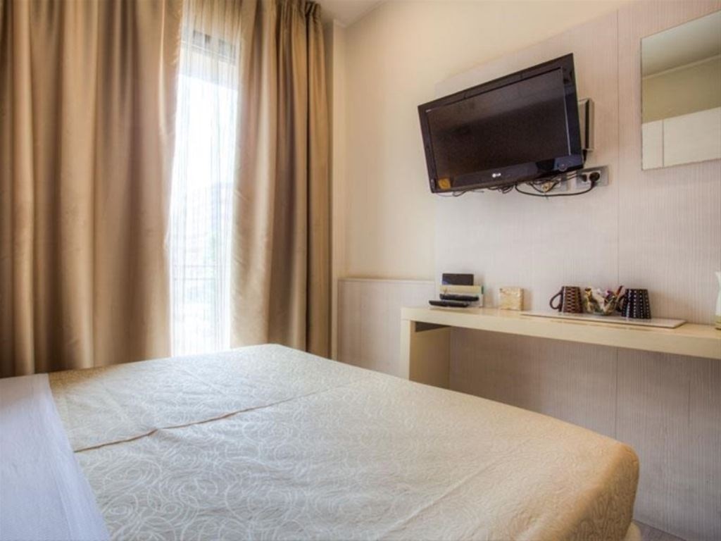 rooms-standard-beach-room-with-balcony--34-pax