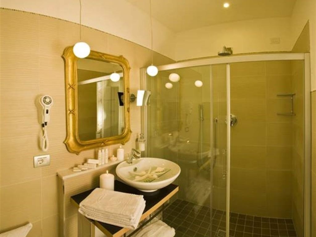 rooms-standard-beach-room-with-balcony--34-pax