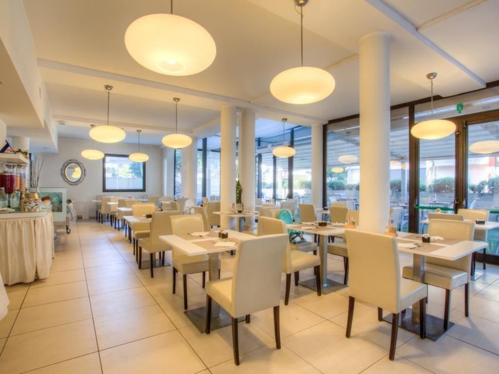 restaurants-restaurant