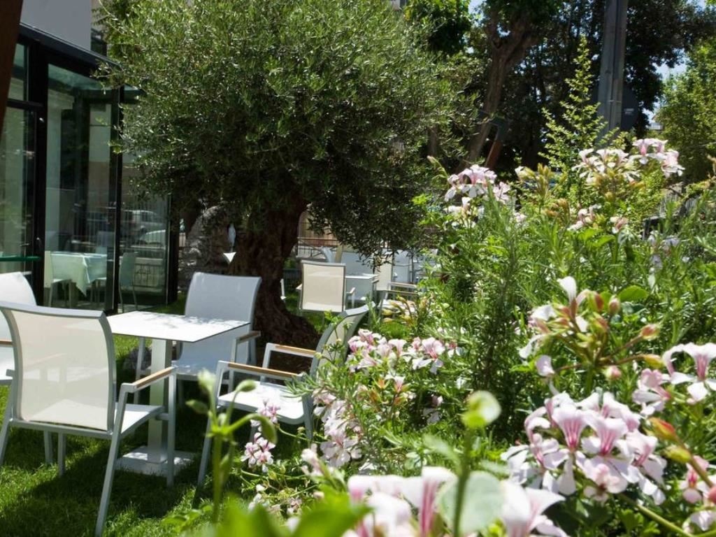 restaurants-restaurant